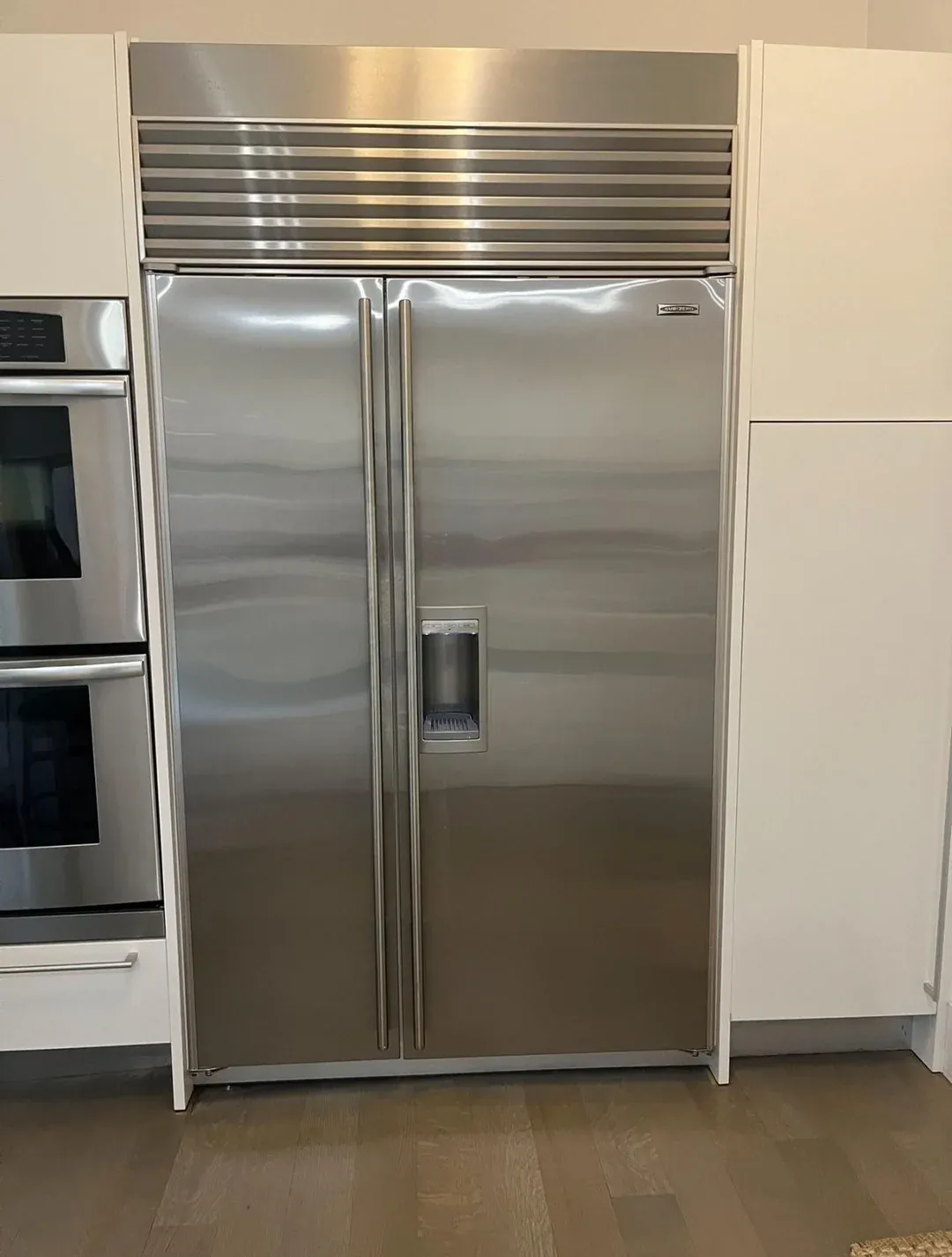 Sub zero refrigerator
